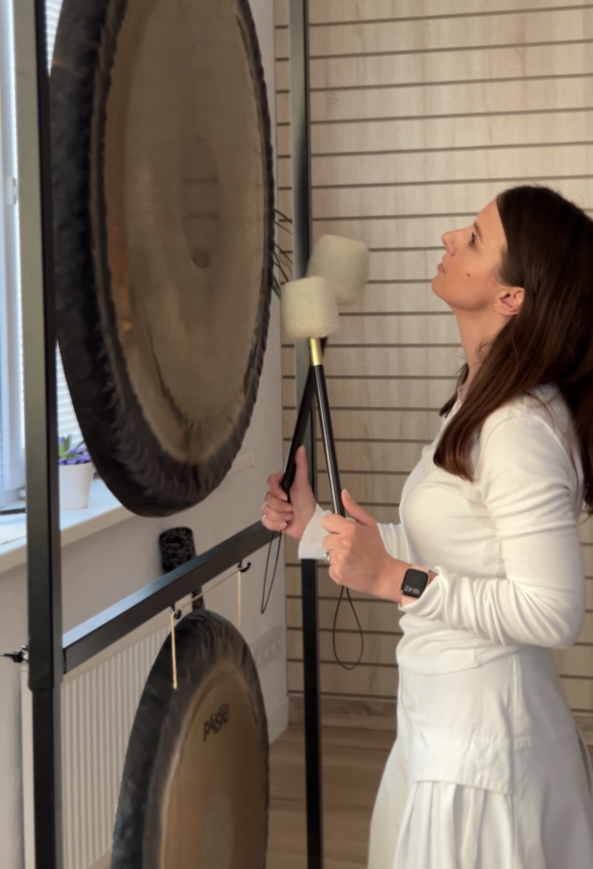 Звукотерапия с поющими чашами